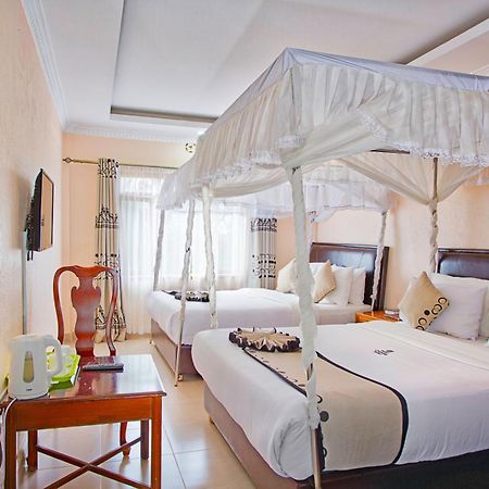 Chambai Hotel Naivasha Bagian luar foto