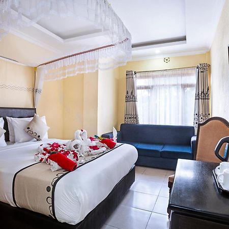 Chambai Hotel Naivasha Bagian luar foto
