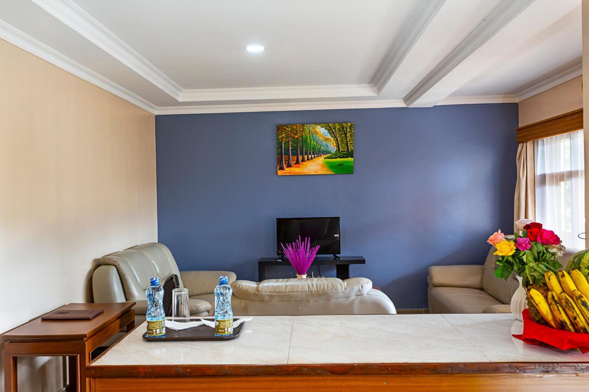 Chambai Hotel Naivasha Bagian luar foto