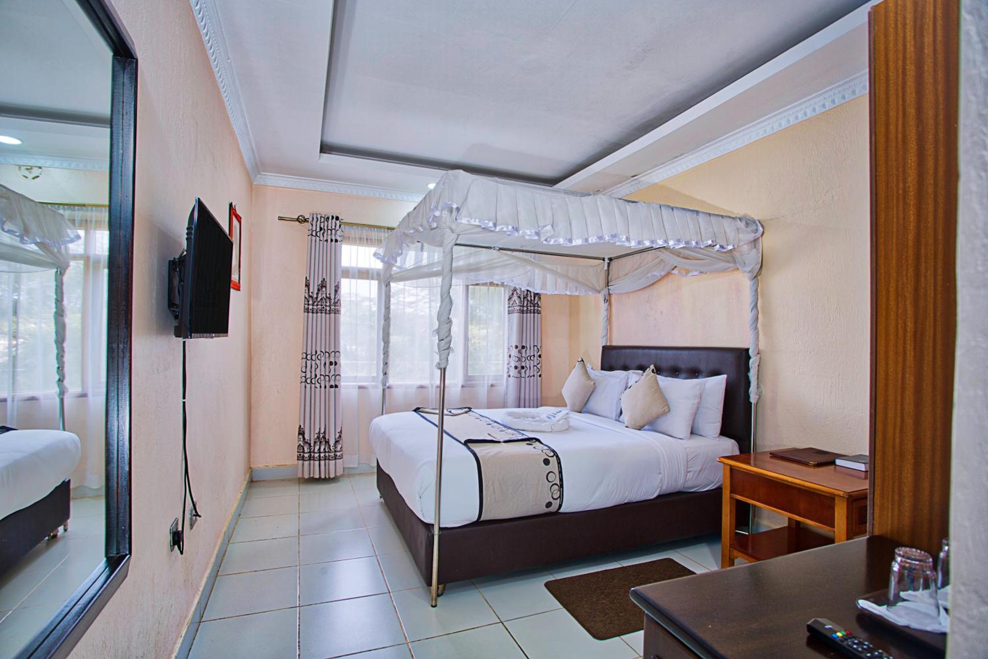 Chambai Hotel Naivasha Bagian luar foto