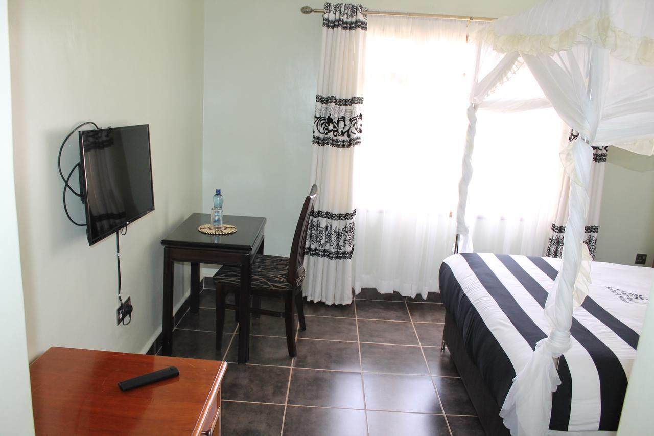 Chambai Hotel Naivasha Bagian luar foto