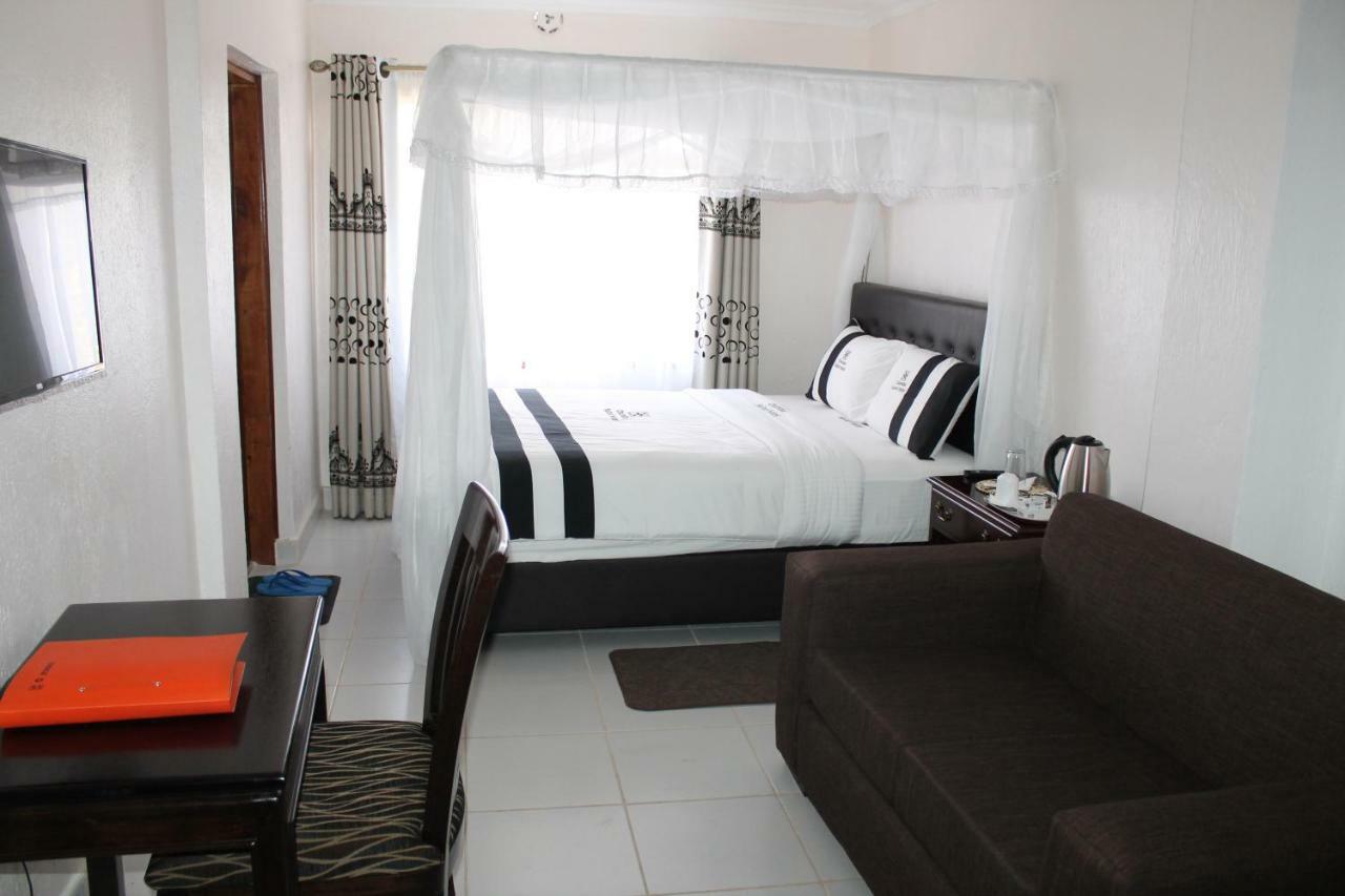 Chambai Hotel Naivasha Bagian luar foto